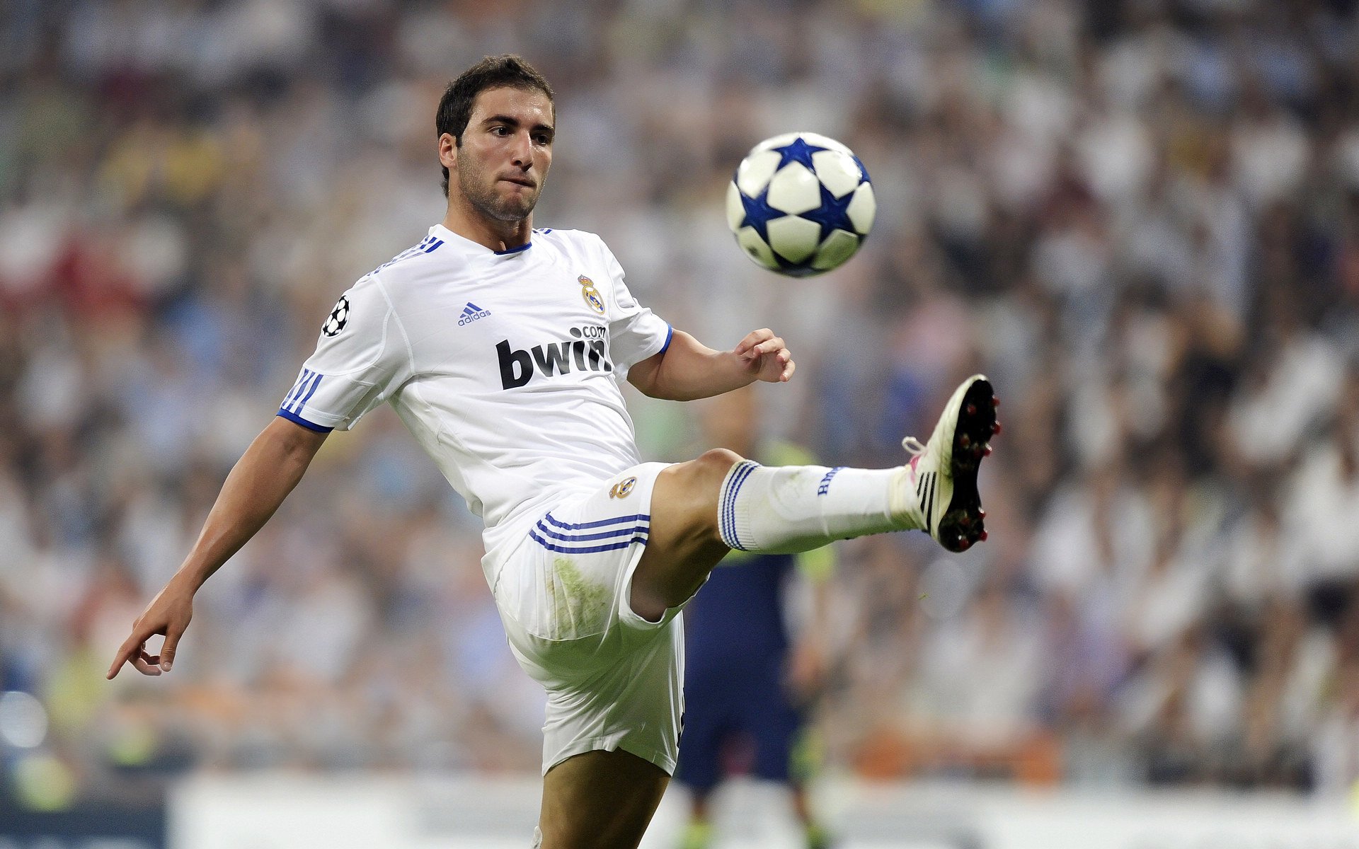 利拉德轰下统治级数据,尼克斯火力全开压制山西队